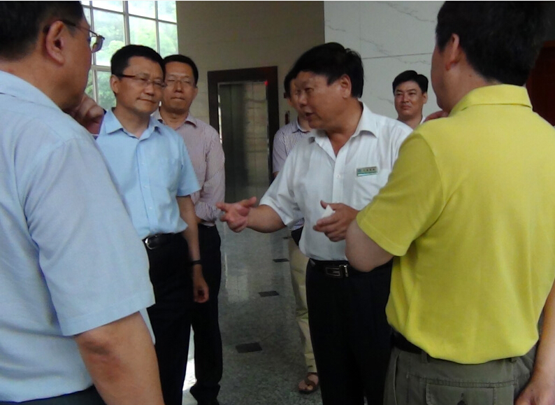 中國醫(yī)藥集團(tuán)和龍巖市領(lǐng)導(dǎo)蒞臨我司視察調(diào)研 中國醫(yī)藥集團(tuán)和龍巖市領(lǐng)導(dǎo)蒞臨我司視察調(diào)研